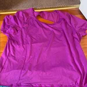 Exercise shirt that has net opening on top